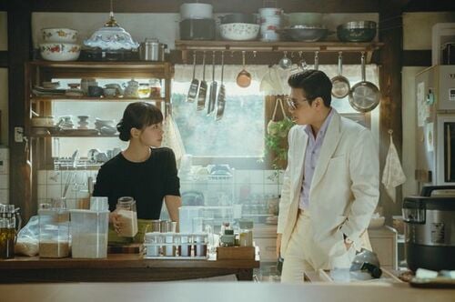 食都・全州が舞台のNetflix『隠し味にはロマンス』見どころは？カン・ハヌル扮する資本主義の申し子vsコ・ミシン扮する地方の路地裏食堂シェフ、対立から始まる関係【韓流談義fromソウル】