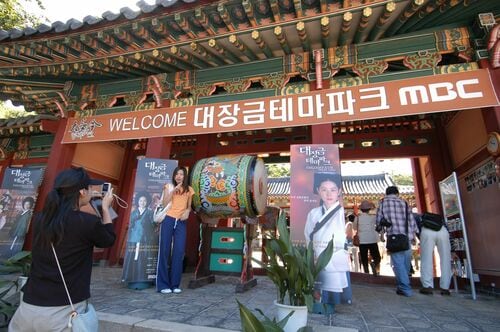 韓国時代劇ブームを起こした『宮廷女官チャングム』出演者が語った撮影秘話！『冬のソナタ』以降の韓国ドラマはどのように作られてきたのか〈第3回〉【康熙奉のサランヘジョ韓ドラ〈147〉】