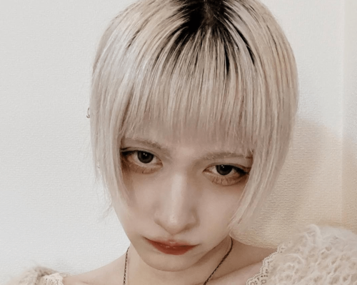 「春の妖精みたい」イエモン吉井和哉の息子・吉井添、奇抜コーデで神々しい姿に “トイレ”と対面不思議カットも