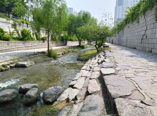ソウルで韓国ドラマの聖地巡りを楽しめる「SOUL SPOT」、『ヴィンチェンツォ』ロケ地の世運橋に行ってみた【韓国の個人旅行ガイド】下川裕治