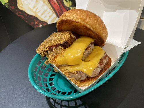 ファストフードではない「グルメバーガー」が沸騰中 バンズの上からソースをかける「すき焼きバーガー」も…新美食最前線
