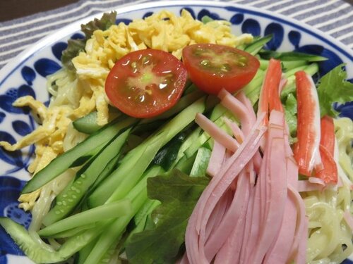 主婦が「作るのが面倒な料理」ランキング、冷やし中華を超えた“具材も工程も多い”人気総菜は【トップ3】