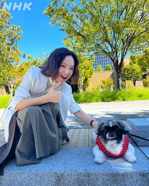 「年齢バグってる」“奇跡の54歳”永作博美、スラリ美脚に釘付け 大人のミニスカート姿を披露