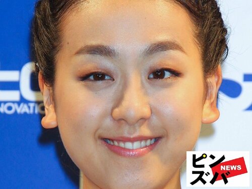 「妖精降臨」浅田真央、妖精のような美脚＆肩出しミニフリルドレス姿で魅了「身のこなしが美しすぎます」