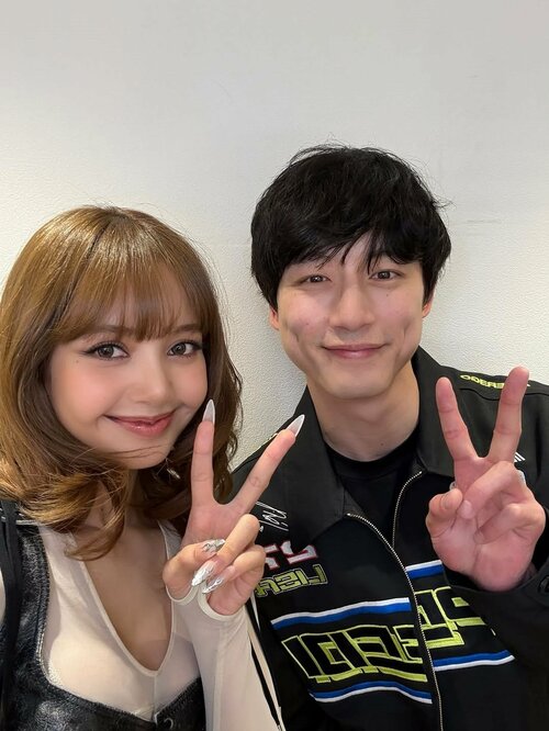 「立派なセクハラ」BLACKPINK・LISA、坂口健太郎への“噛みつき”が物議　拡散された画像の問題点