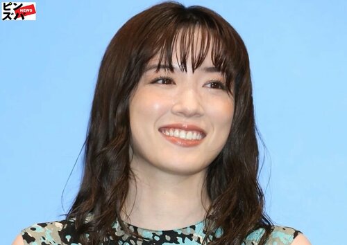 永野芽郁、不倫疑惑の生命線“在宅の母親”との親密な関係性「一緒に逃げる、壊れたらアカン」支えに涙の過去…結婚観の変化は21年