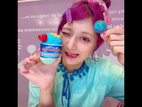 神木隆之介ともCM共演の超人気ギャル・しなこ 「会える」原宿の店には連日“ディズニー超え”大行列 沸騰の理由