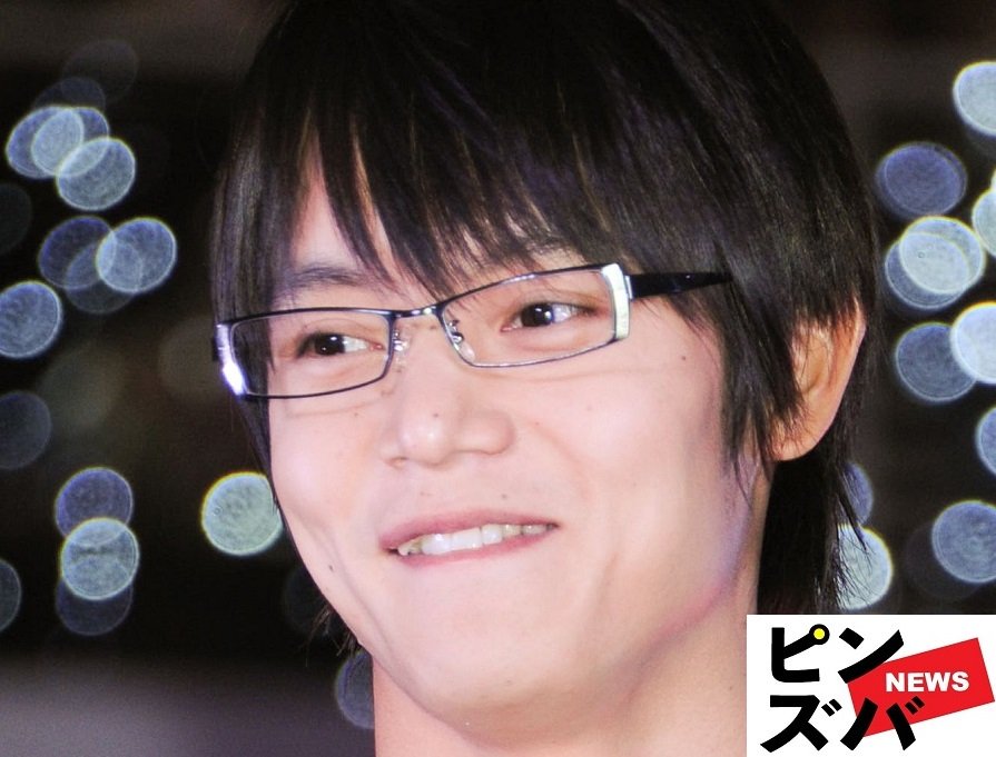 「なんて可愛いツーショット」窪田正孝、愛猫とたわむれる”超オン眉”近影でファンを魅了「癒し」