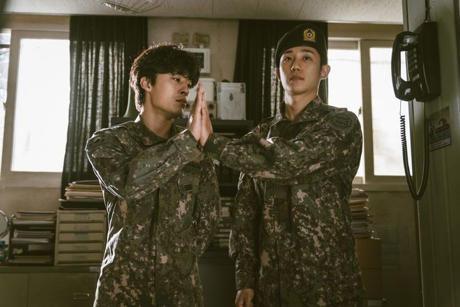 チョン・ヘイン主演『D.P.－脱走兵追跡官－』で知った過酷な軍人時代、元「D.P.」の友人の部屋を貸してもらったらすごかった【ソウル暮らしは今日もサバイバル】