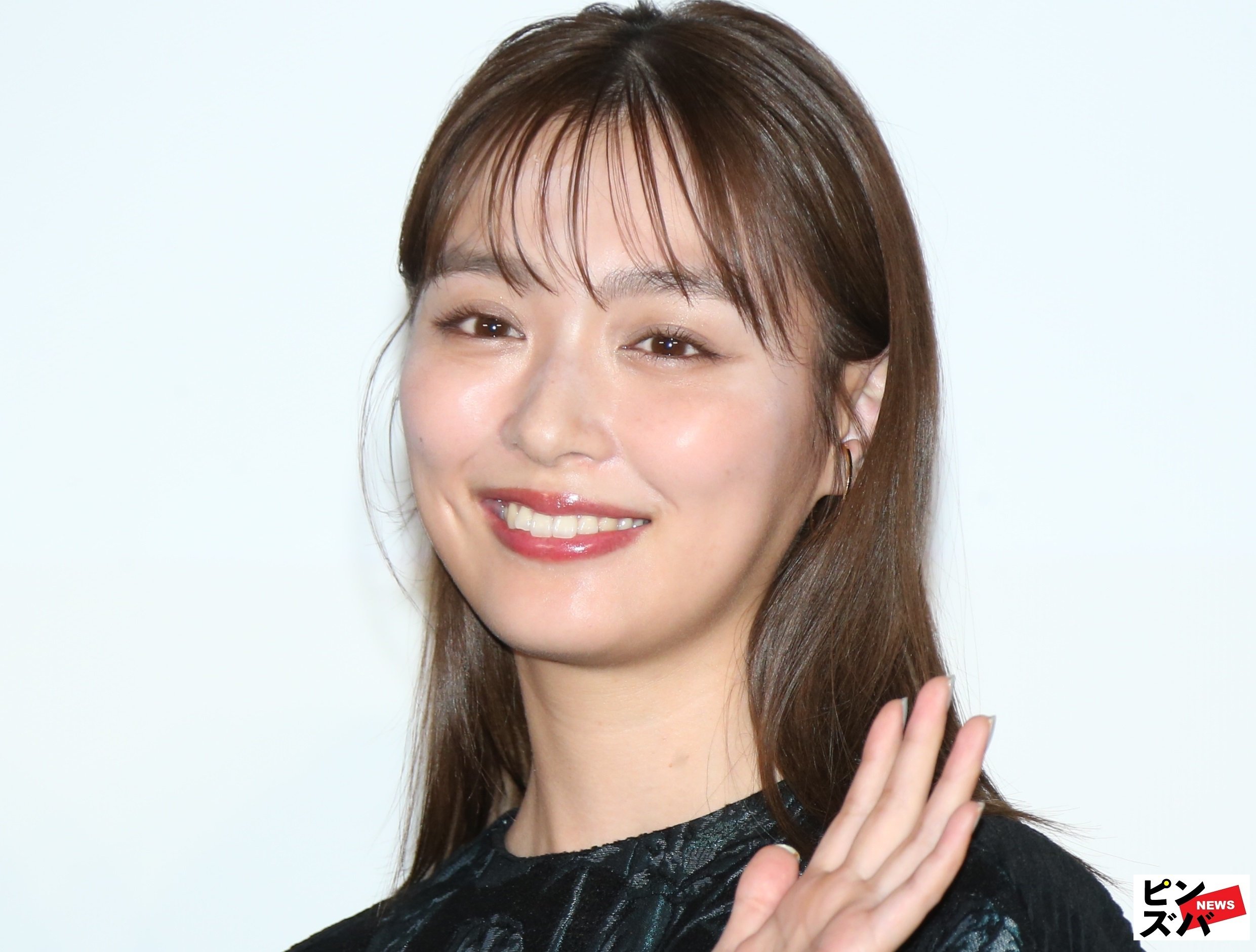 「どっちが好き？」ヒカルと破局の内田理央、激かわポニテ＆上品巻き髪ショットで魅了「どっちも素敵すぎて」