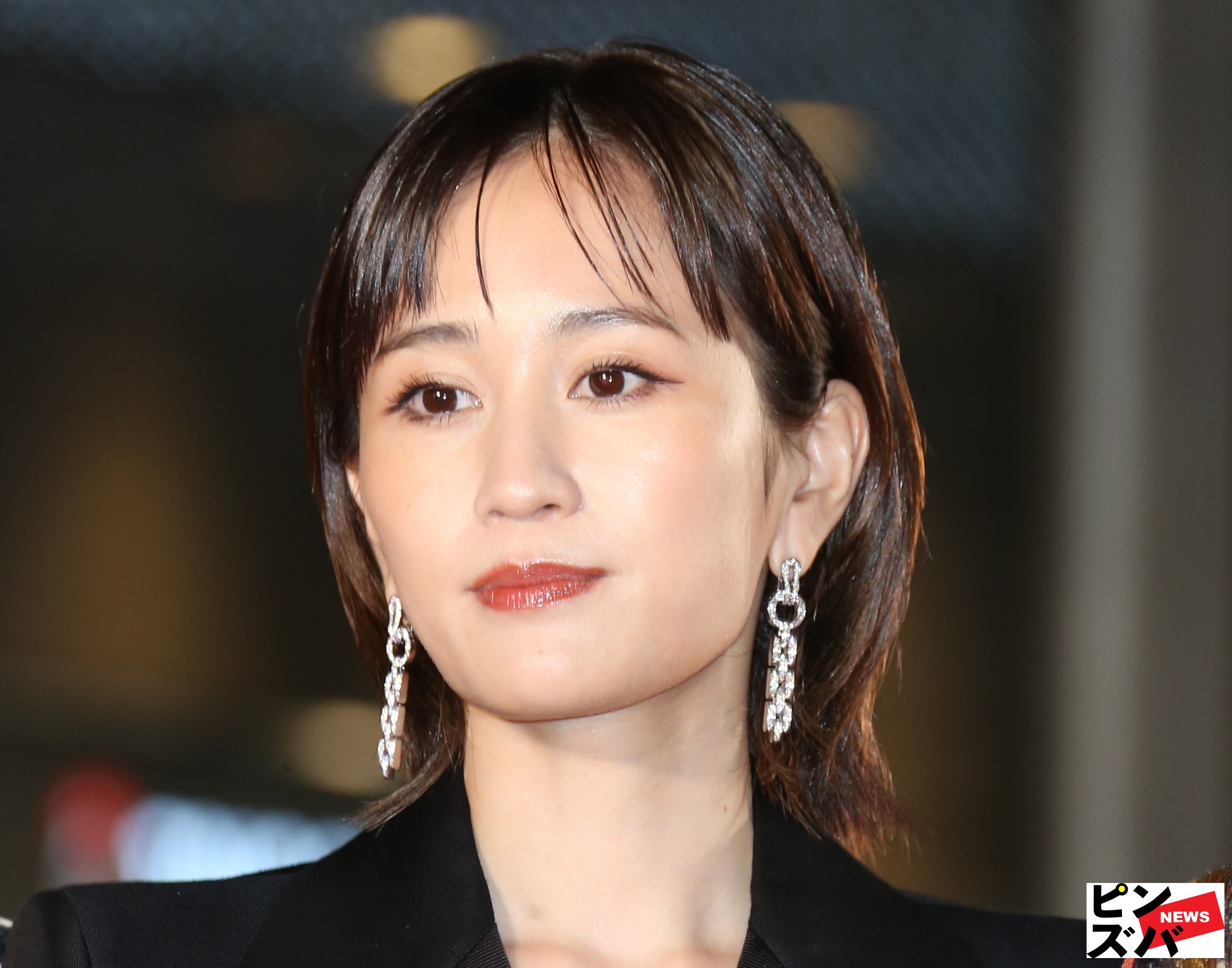 「遠近感がバグる」前田敦子、ドラマ共演・トラジャ松田元太との2ショット“極小顔面”に驚きの声　アイドルの年齢限界論も話題