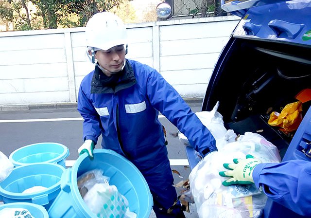 ゴミを捨てる際には袋の厚さを意識してほしいと言う　※写真／本人提供