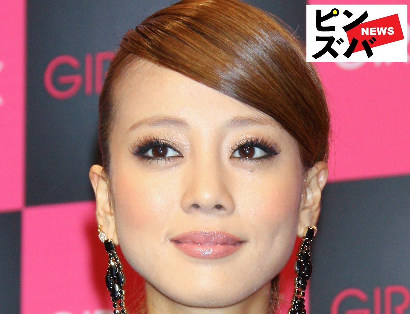 あびる優、すっぴんふうメイクの背中タトゥーがっつりキャミワンピ姿に「とにかくかわいくて」の声
