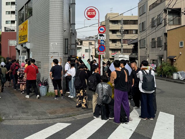 若者たちで大行列していた『ラーメン二郎』三田本店 ※撮影/ピンズバ編集部