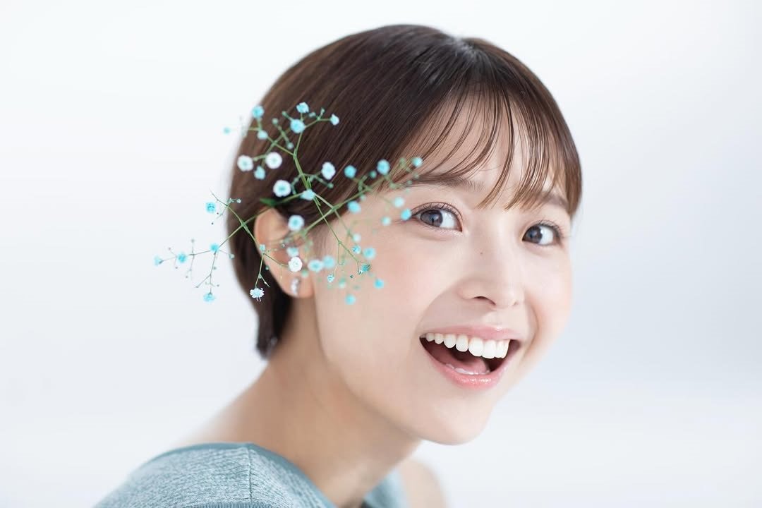 「どっちもほんわか可愛いけど本当似てる」エッセイ沸騰中の元フジ渡邊渚、人気芸人との“ビジュアル相似”に注目集まる
