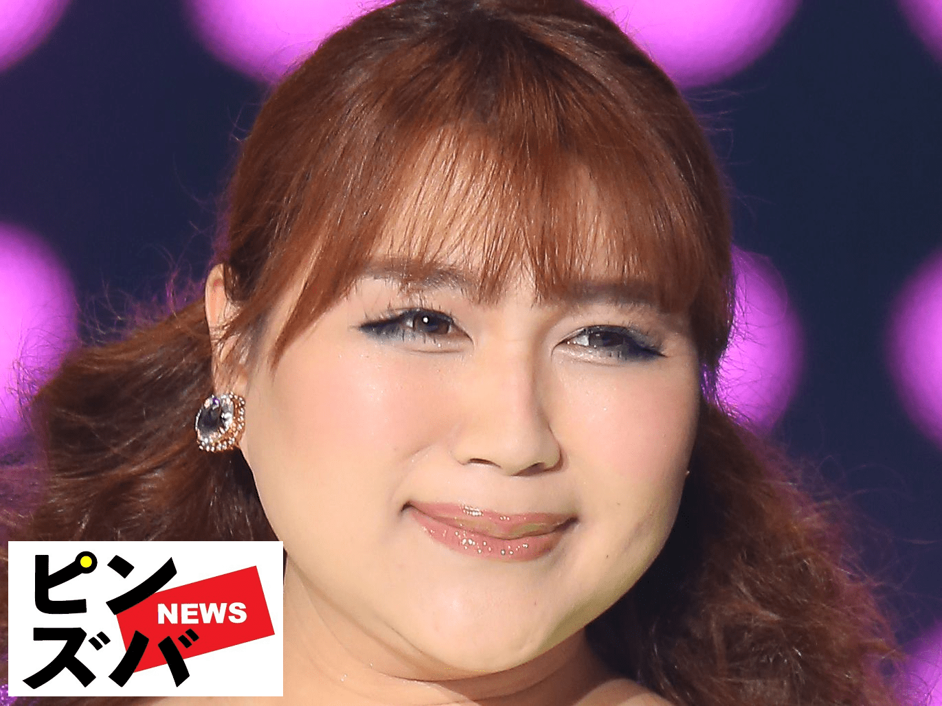 喪黒福造なのに「足細い」りんごちゃん、ミニ丈スカートで美脚炸裂『笑ゥせぇるすまん』なりきり姿が沸騰
