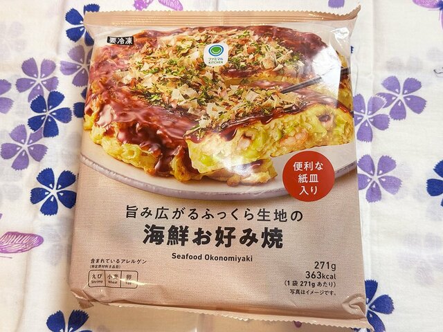 ファミマの冷凍食品、旨み広がるふっくら生地の海鮮お好み焼、パッケージ ※画像/編集部