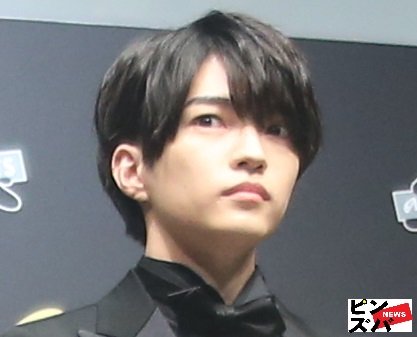 「お肌真っ白で透明感すごい」なにわ男子・西畑大吾、最新TVビジュ沸騰＆一貫の“超堅実素顔”に注目が