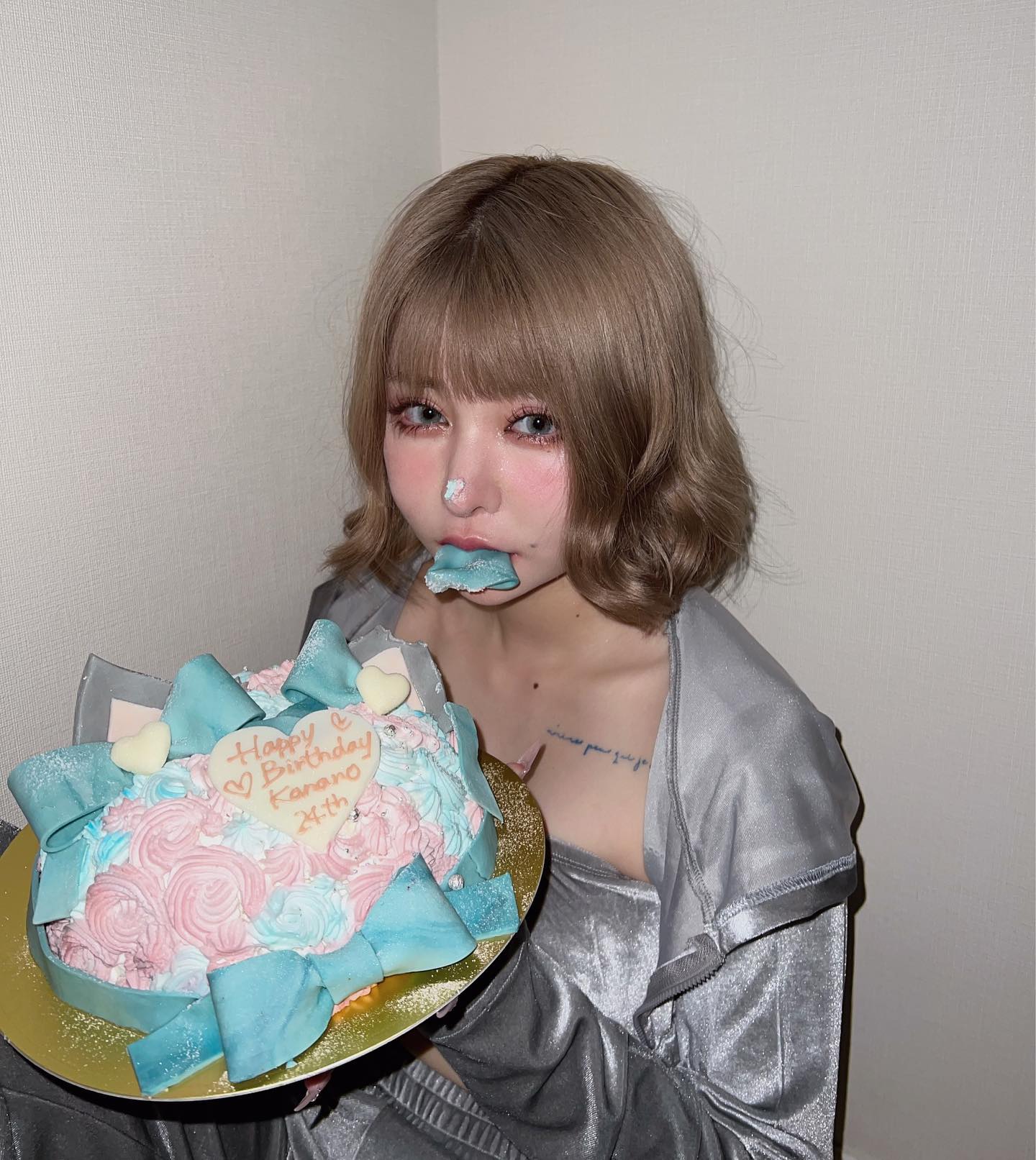 「肩の色エグい…」DV被害の戦慄かなの、DJまるとの交際直後にアップしていた暴力を匂わせる“SOSメッセージ”