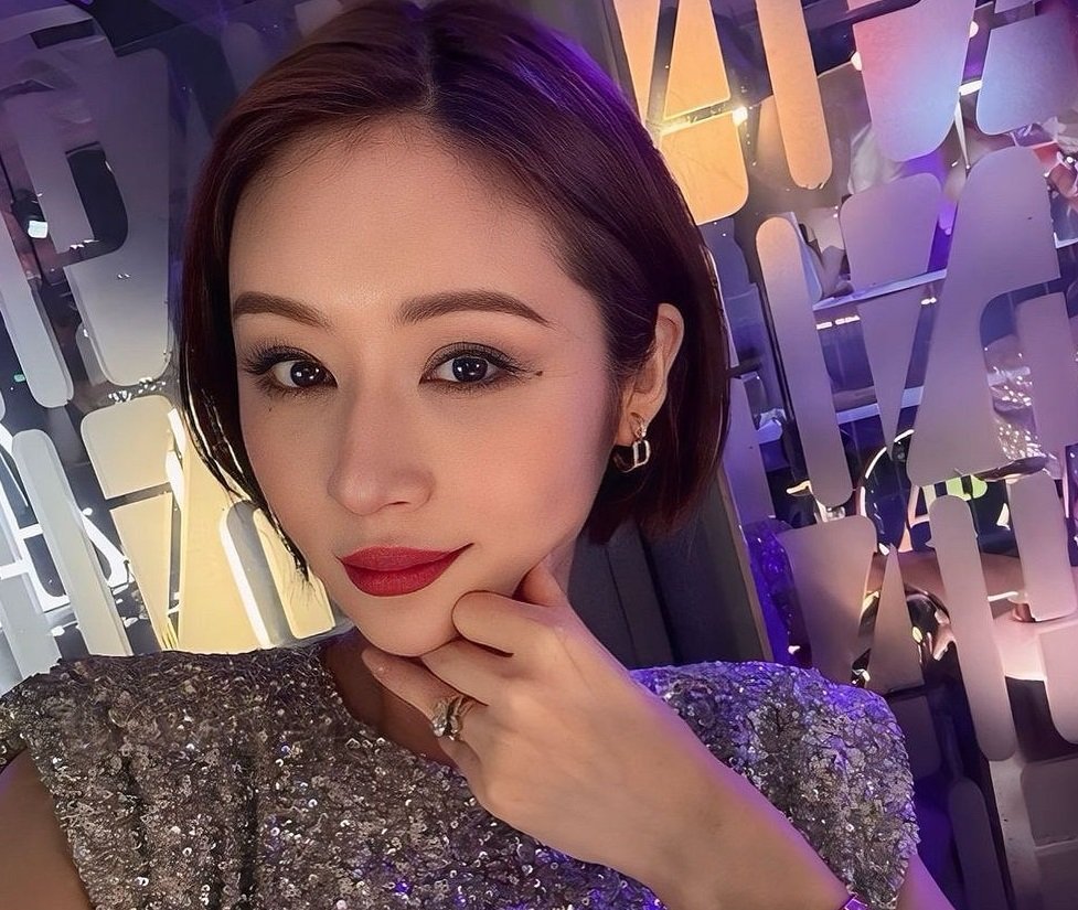 「顔がめっちゃ若くて別人？」元EXILE黒木啓司の妻・宮崎麗果、37歳誕生日の“若見え”姿が沸騰　夫から「急に目隠しされ…」サプライズを明かす