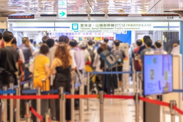 夏休みは“暑さと混雑でイライラ”クレーマーも出現、30～50代男女が「公共交通機関で見かける迷惑な人」【第4位以下】