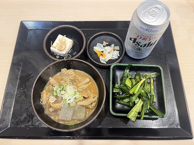 『もつ次郎』もつ呑みセット ※撮影/編集部