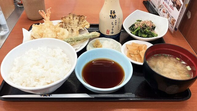 てんやのオールスター天ぷら定食 ※撮影/ピンズバ編集部