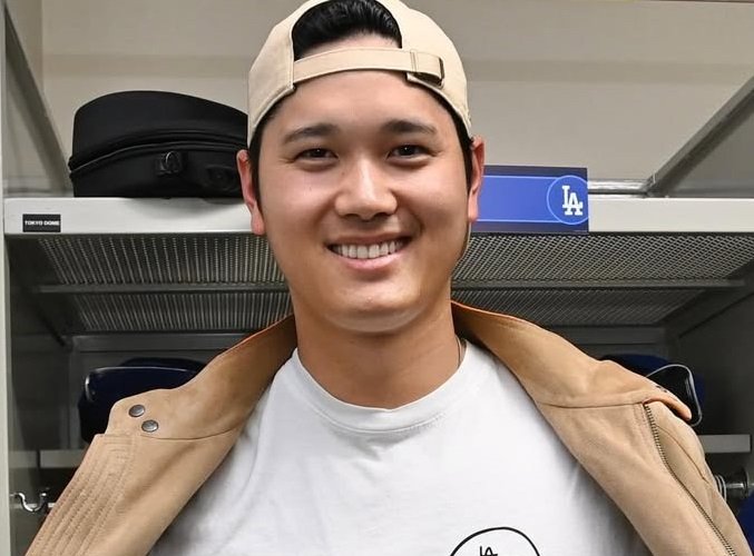 「デコピン泳げるんだね～」大谷翔平の愛犬デコピン、プールで犬かき＆舌出し爆イケショットが沸騰