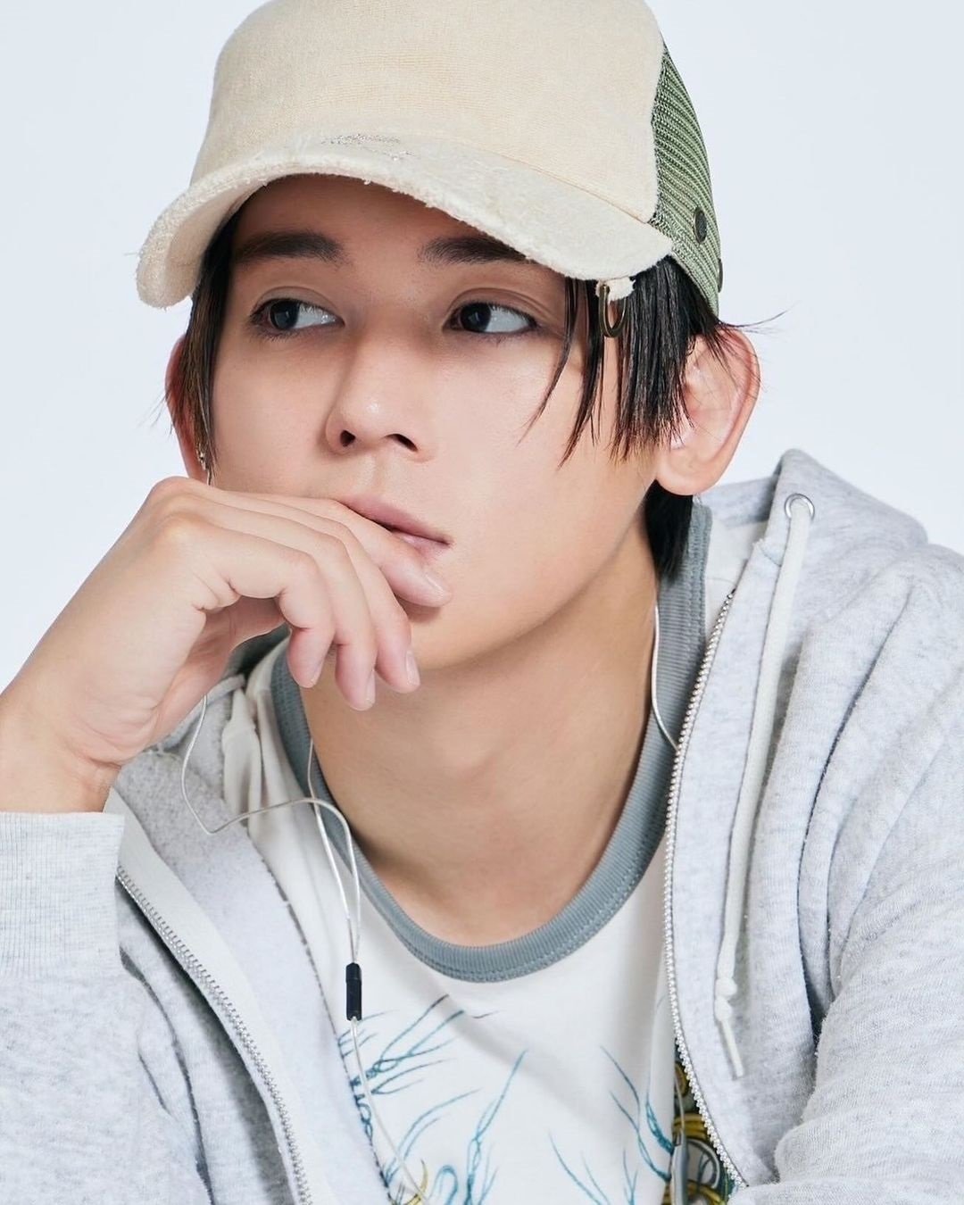 小瀧望まとめ ジャニーズWEST小瀧望、近未来的ファッション＆アンニュイな表情