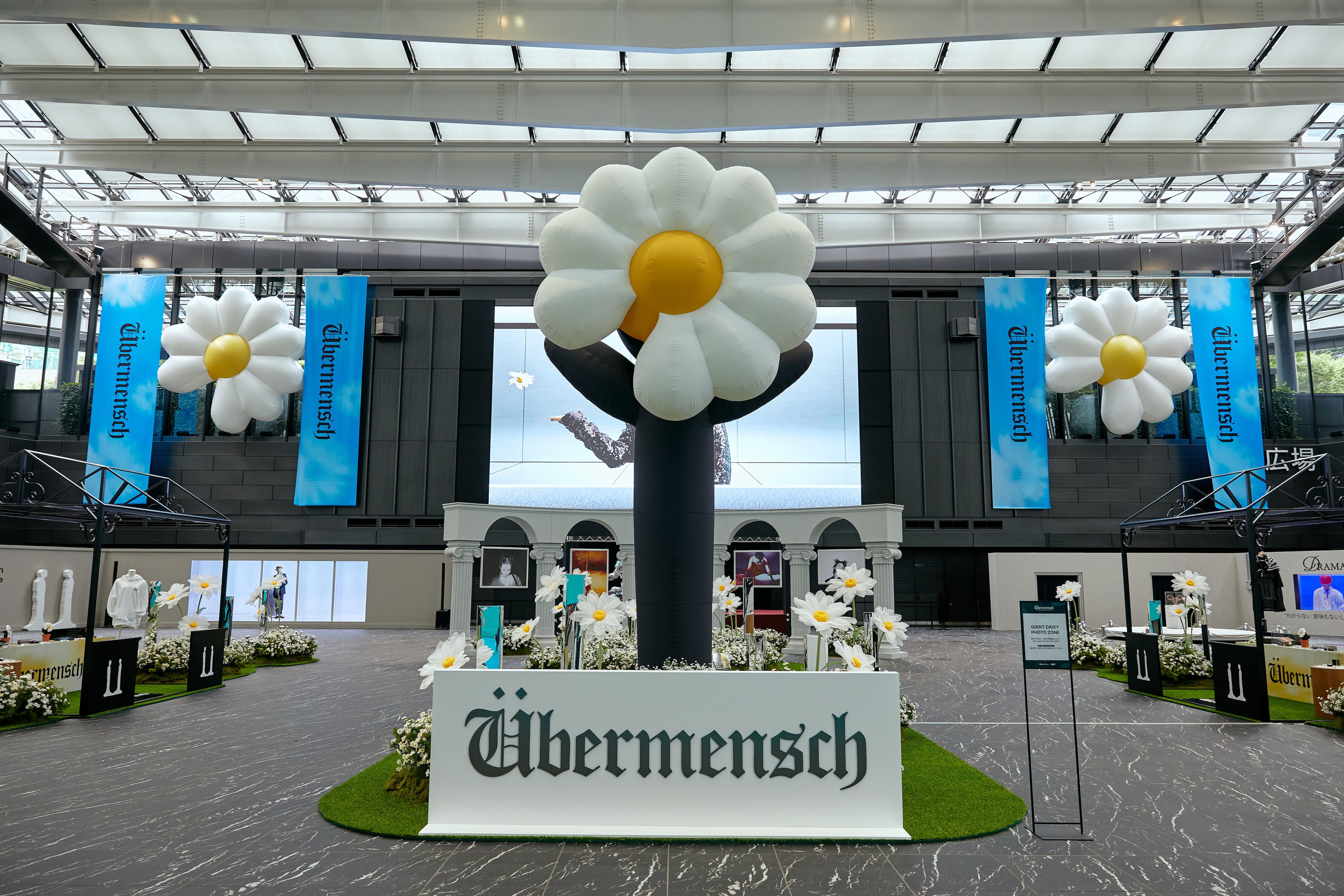 G-DRAGON の世界規模メディア展示が日本上陸！「G-DRAGON MEDIA EXHIBITION : Übermensch」東京・新宿会場に初日1万人来場、ソウル会場の3倍規模にファン熱狂〈レポート〉