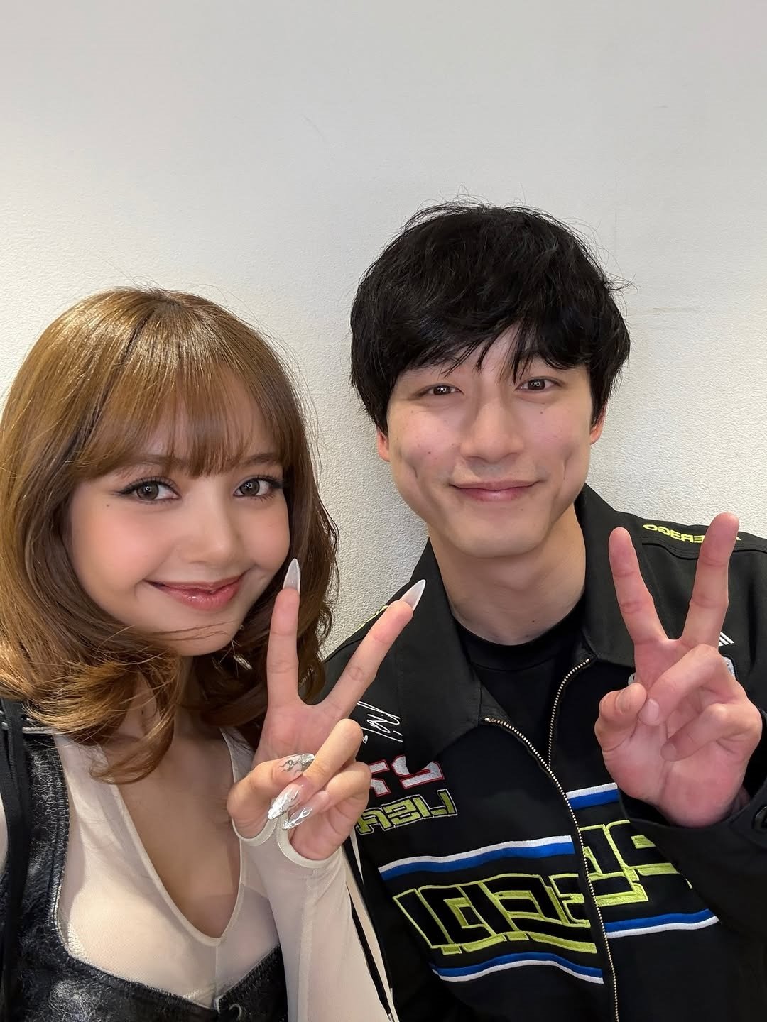 「立派なセクハラ」BLACKPINK・LISA、坂口健太郎への“噛みつき”が物議　拡散された画像の問題点