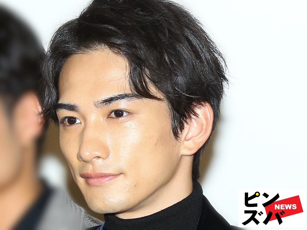 「ジュリーを彷彿させる」町田啓太、“超若見え”長髪ウルフヘアの雰囲気激変ショットに絶賛の声「この昭和感好き」
