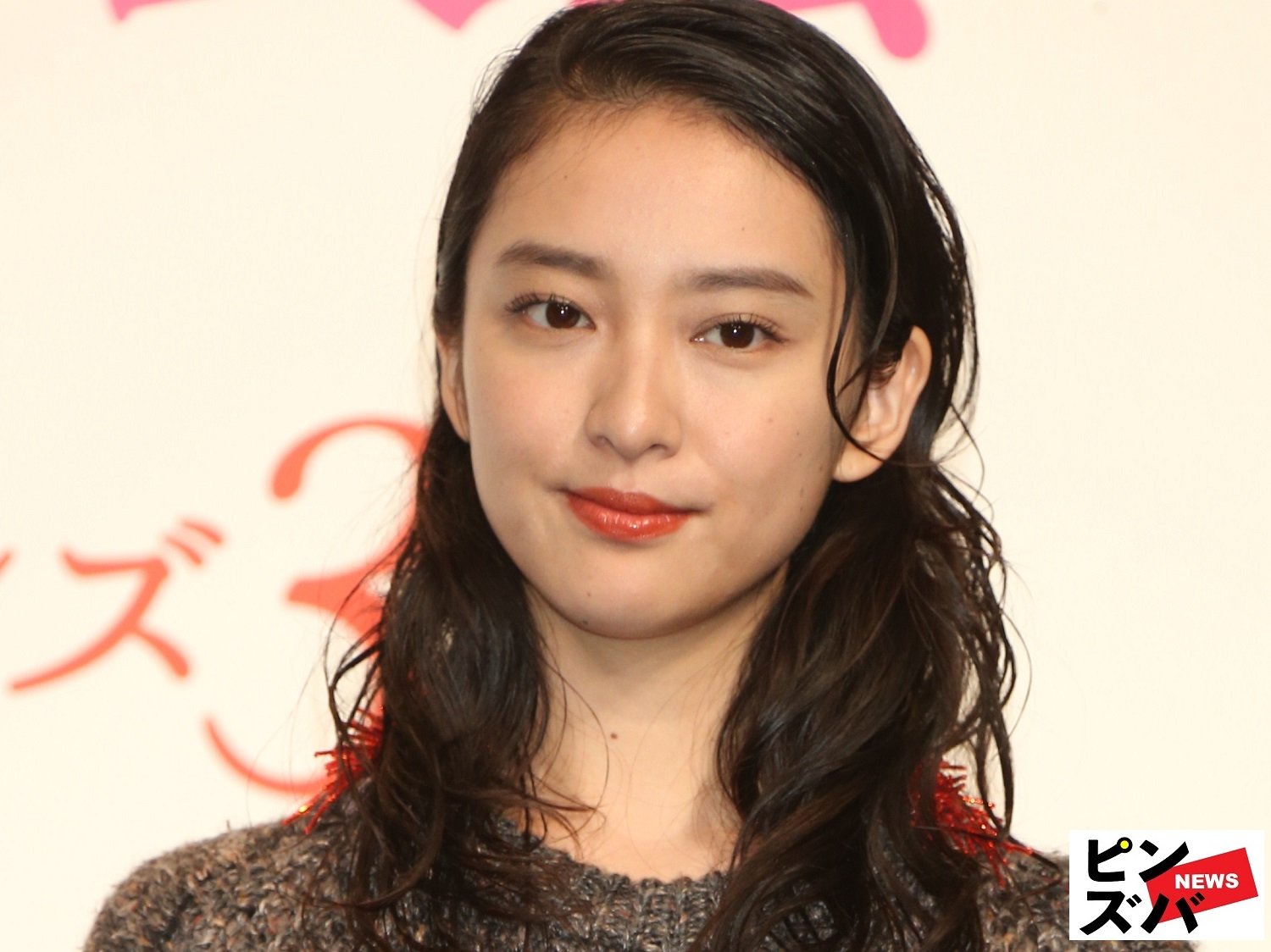 「またTAKAHIROいいねしてる」武井咲、素肌あらわなタンクトップ＆キャップ姿の秋コーデに「お美しい」