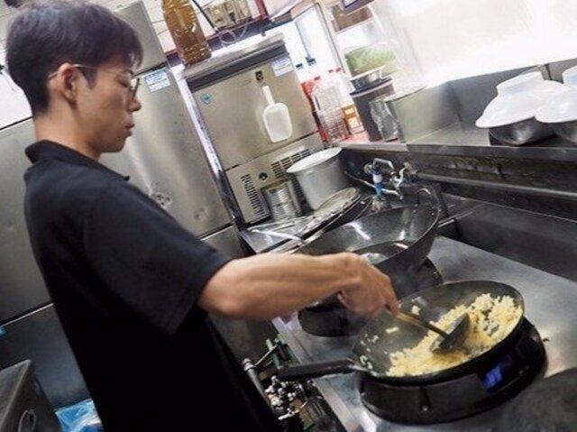龍(ろん) 店主
