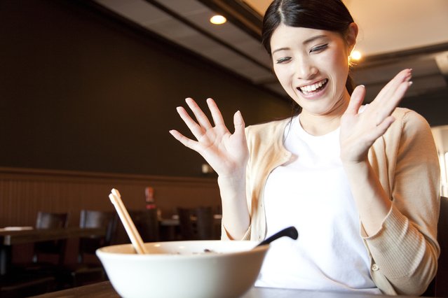 女子がハマる“ネオラーメン” マグカップで提供の泡たっぷり「カプチーノラーメン」が沸騰 ラーメンライターが分析「新感覚」